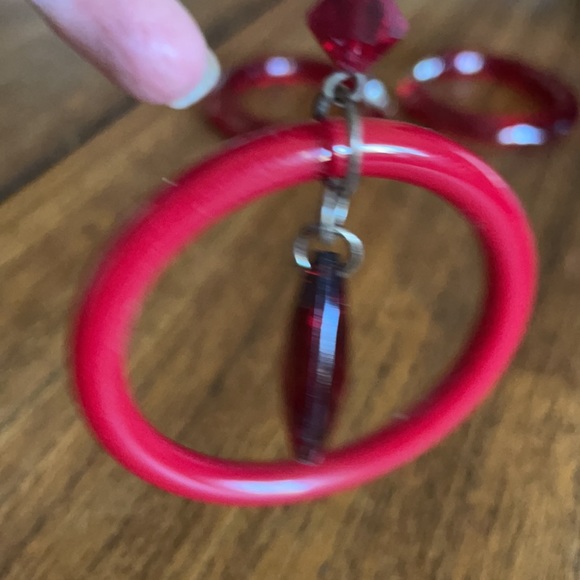 Collection of acrylic and metal jewellery - Picture 3 of 7